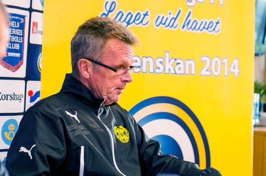 Mjällbys tränare Anders Linderoth på presskonferensen