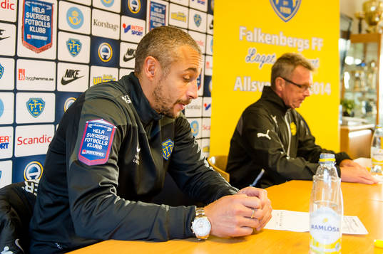 Falkenbergs tränare Henrik Larsson på presskonferensen