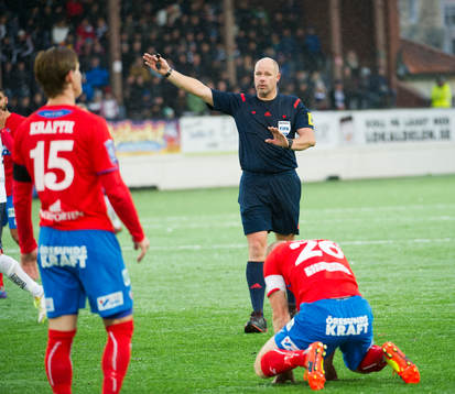 domaren Martin Hansson säger spela vidare åt Helsingborgs