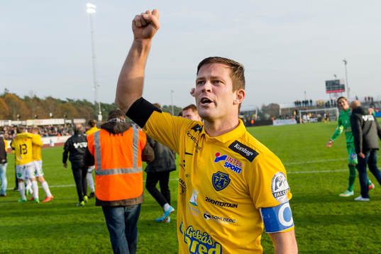 Falkenbergs David Svensson jublar