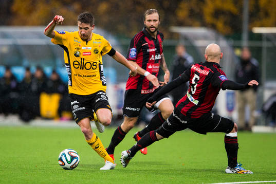 Elfsborgs Marcus Rohdén i kamp om bollen med