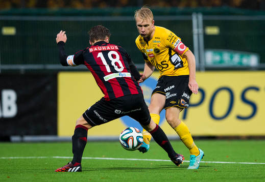 Elfsborgs Johan Larsson slår en tunnel på Brommapojkarnas