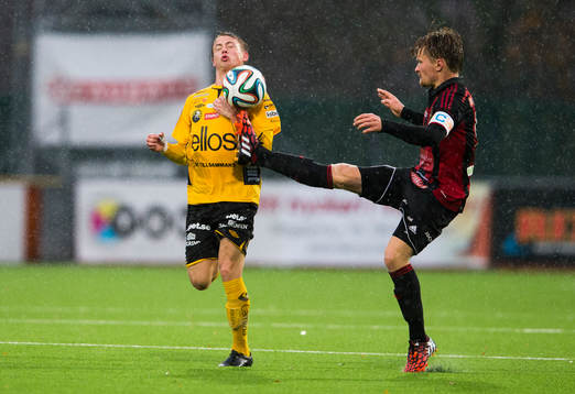 Elfsborgs Simon Hedlund och Brommapojkarnas Jacob Une