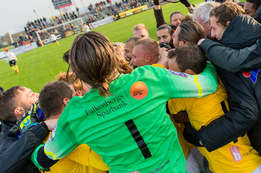 Falkenbergs spelare jublar