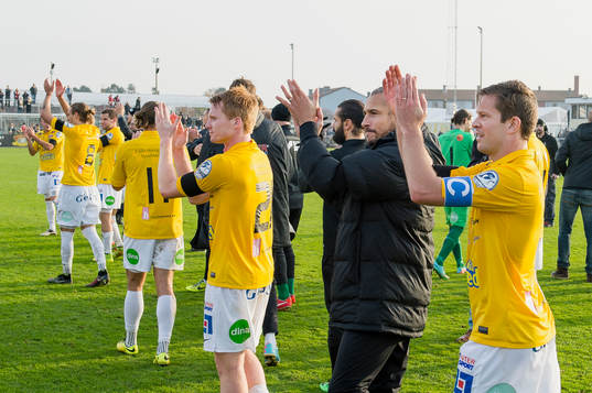 Falkenbergs spelare tackar publiken