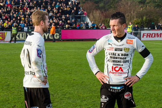 Mjällbys Christian Wilhelmsson och Kristian Haynes deppar