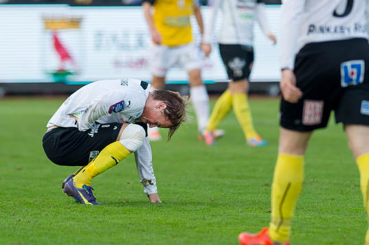 Mjällbys Robin Strömberg deppar
