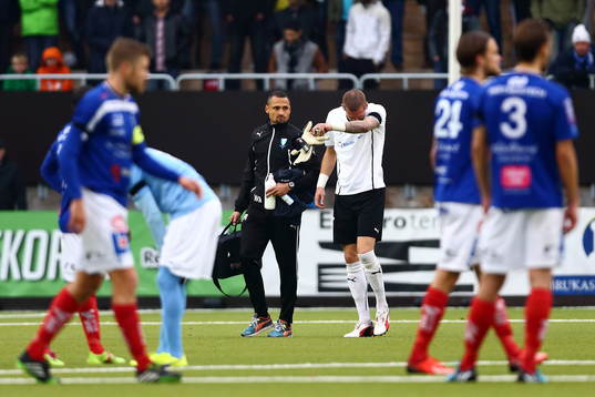 Malmös målvakt Robin Olsen lämnar planen