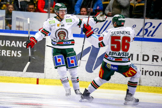 Frölundas Andreas Johnson och Erik Gustafsson jublar