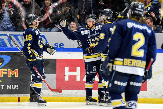 s Christoffer Törngren jublar