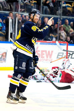 s Teemu Laine jublar