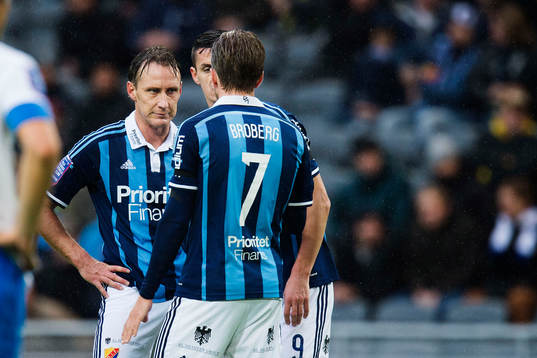 Djurgårdens Andreas Johansson samtalar med Haris Radetinac