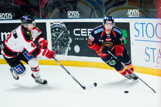 Örebros Anders Eriksson och Djurgårdens Steve Saviano
