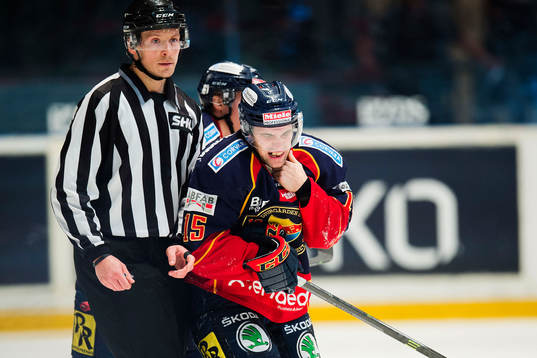 Djurgårdens Steve Saviano har ont