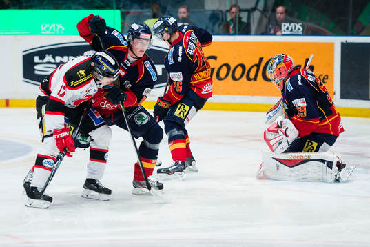 Djurgårdens Linus Arnesson och Örebros Daniel Viksten