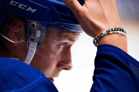 Leksands David Åslin har ett fuck cancer-armband