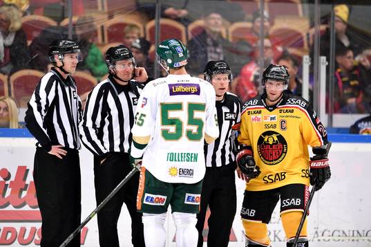 Färjestads Ole-Kristian Tollefsen och Luleås Chris Abbott