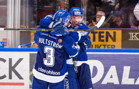 Leksands Linus Hultström och Tomi Sallinen jublar