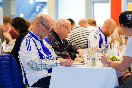 Brunch för IFK supportrar innan fotbollsmatchen i