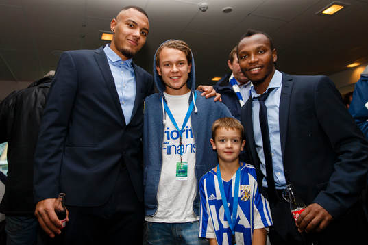 IFK Göteborgs Kenneth Zohore och May Mahlangu fotograferas