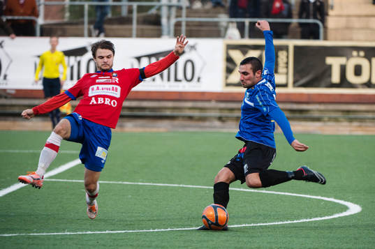 Örgrytes Hannes Sahlin närkamp med Trelleborgs Alexander