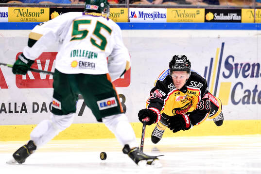 Luleås Lars Bryggman kastar sig