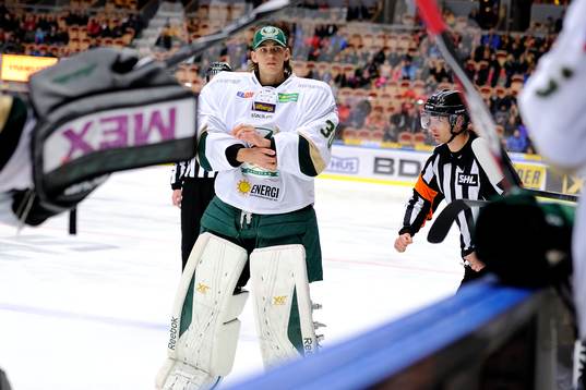 Färjestads målvakt Adam Werner fick hoppa in i tredje