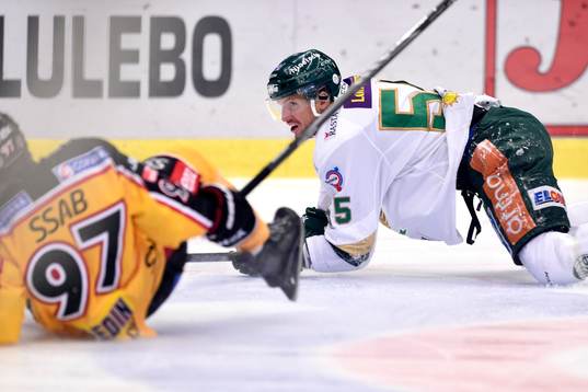 Färjestads Ole-Kristian Tollefsen hamnar på isen