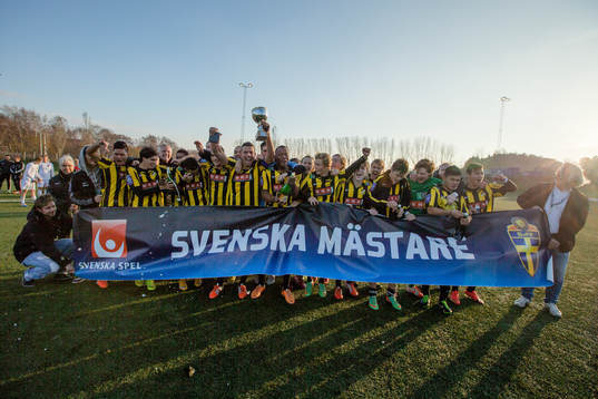 Häcken firar segern i U19 SM-finalen i fotboll mellan