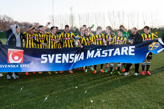 Häcken firar segern i U19 SM-finalen i fotboll mellan