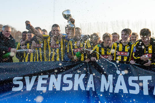 Häcken firar segern i U19 SM-finalen i fotboll mellan