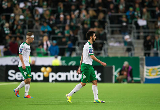 Hammarbys Erik Israelsson och Nahir Besara på väg ut