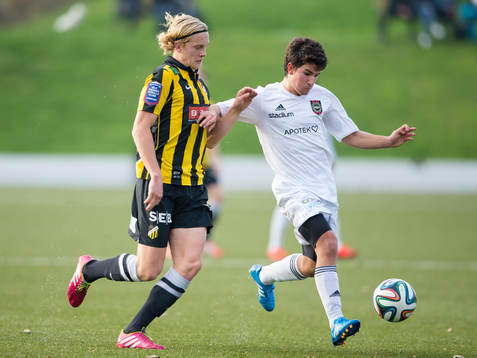 Häckens Gustav Berggren mot Brommapojkarnas Alexander Seger
