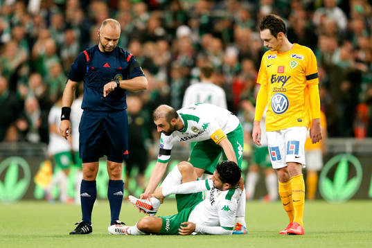 Hammarbys Pablo Pinones-Arce ligger skadad