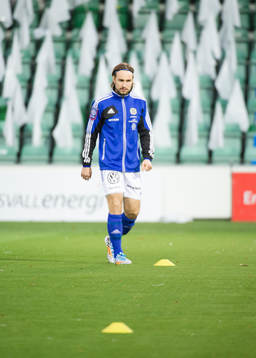 Sundsvalls Kevin Walker värmer upp innan fotbollsmatchen i