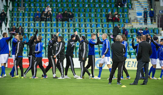 Sundsvalls värmer upp innan fotbollsmatchen i Superettan