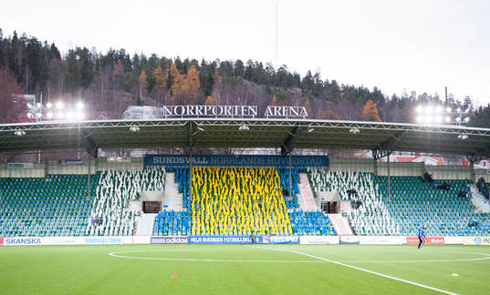 läktaren på Norrporten Arena innan fotbollsmatchen i
