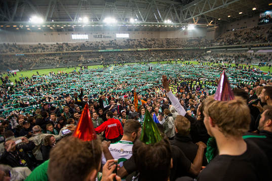 Hammarbys spelare firar arrangemanget till Allsvenskan