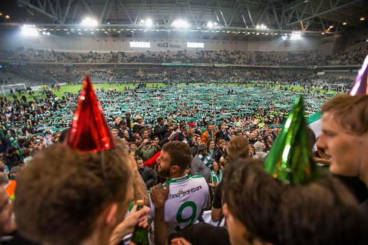 Hammarbys spelare firar arrangemanget till Allsvenskan