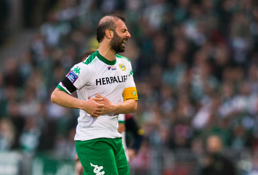 Hammarbys Kennedy Bakircioglu tar sig för bröstkorgen