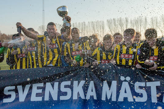 Häcken firar segern i U19 SM-finalen i fotboll mellan