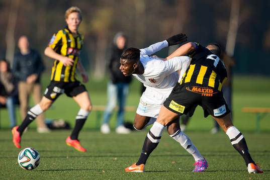 Brommapojkarnas Joseph Colley mot Häckens Petar Radmanovic