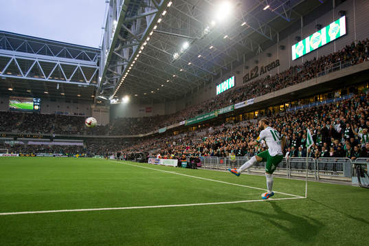Hammarbys Kennedy Bakircioglu  med en hörna