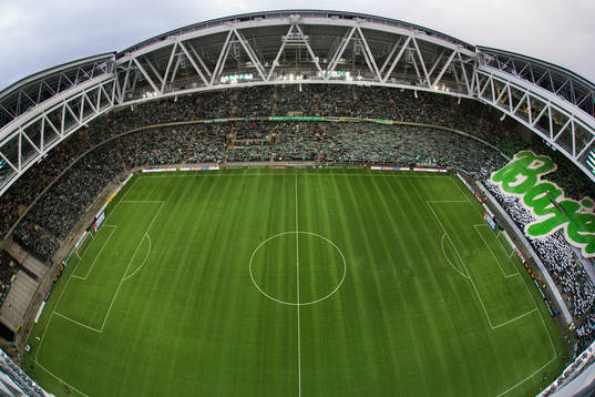 Hammarbys supportrar med ett TIFO innan fotbollsmatchen i