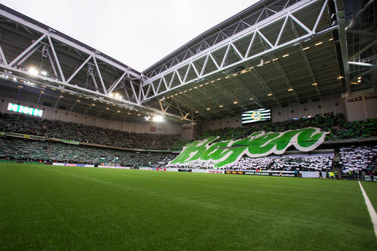 Hammarbys supportrar med ett TIFO innan fotbollsmatchen i