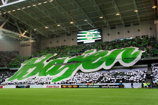 Hammarbys supportrar med ett TIFO innan fotbollsmatchen i