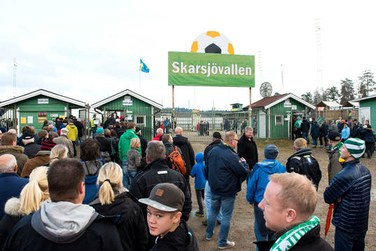 Publiken strömmar till Skarsjövallen