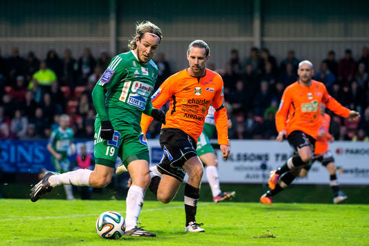 Ljungskiles David Johannesson i kamp Varbergs Thommie