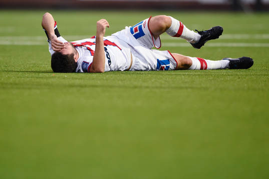 Assyriskas Christoffer Eriksson har ont