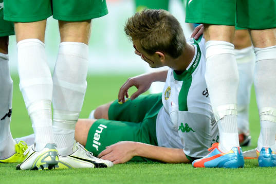 Hammarbys Erik Israelsson blöder från huvudet